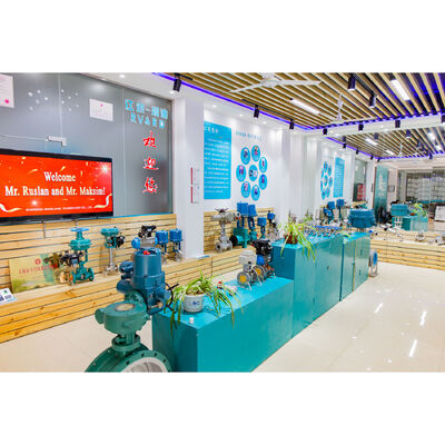 Yüksek performanslı hava ile çalışan 1022 L/M akış hızı 120 psi maksimum basınç ve esnek demir malzemesi olan diyafragma pompası